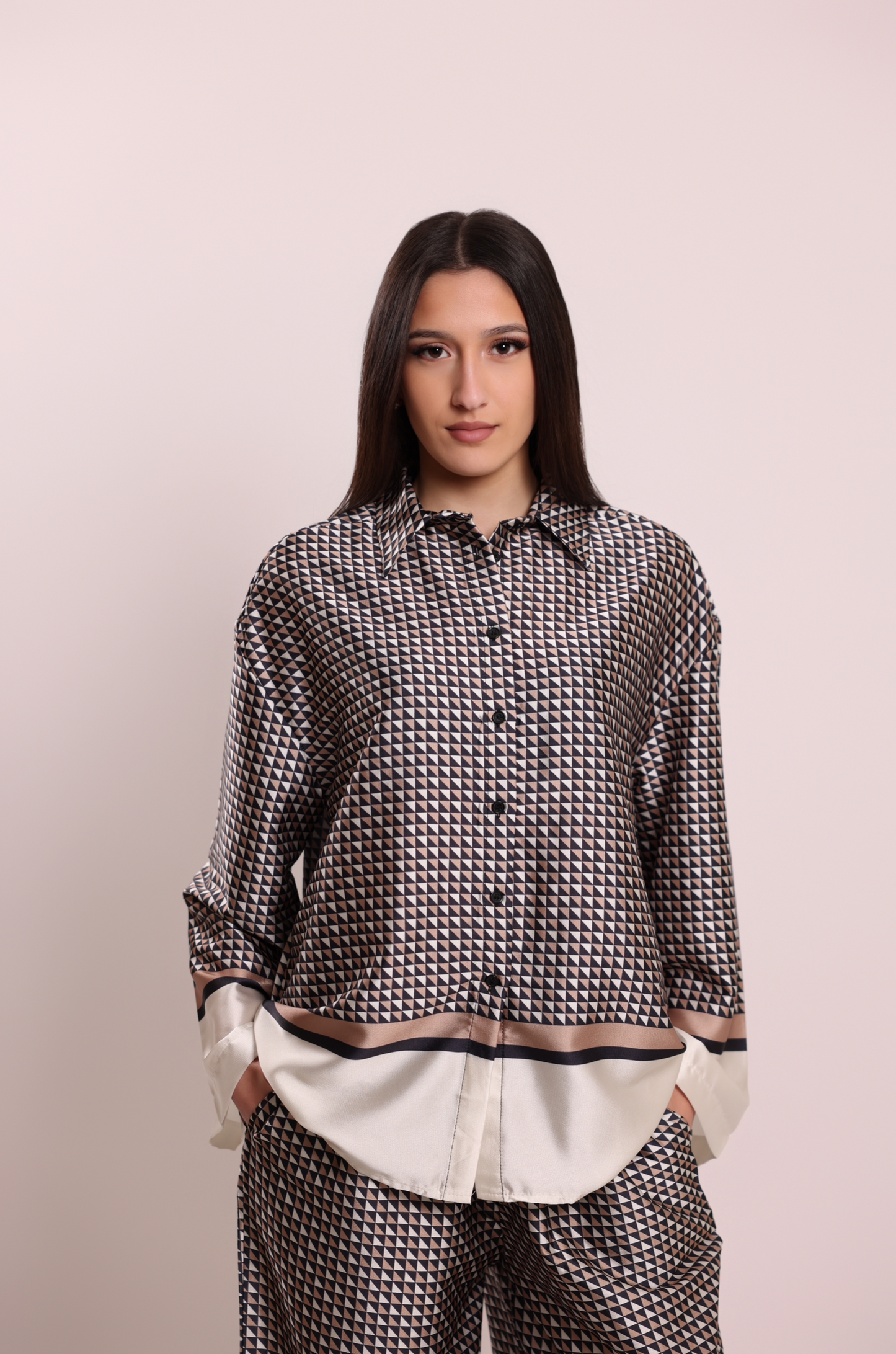 Conjunto Beige Con Estampado Minimalista