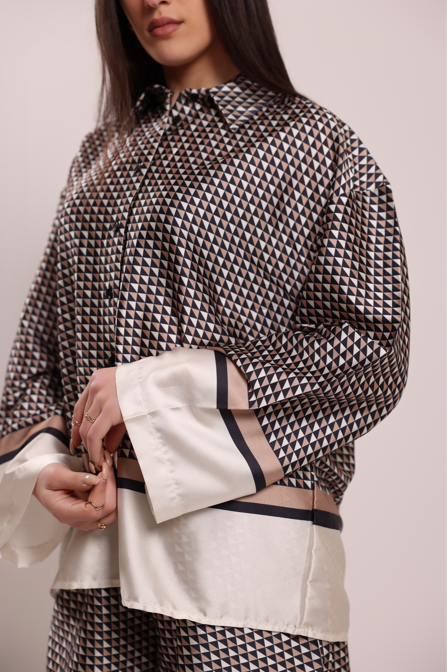 Conjunto Beige Con Estampado Minimalista