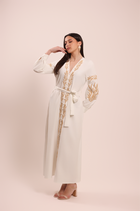 Vestido Blanco Con Bordado Dorado