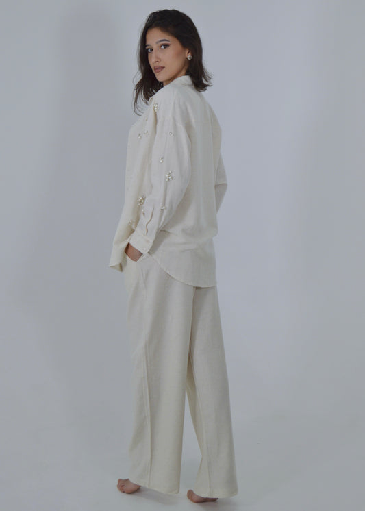 Conjunto beige detalle perlas